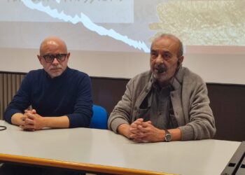 Vauro incontra gli studenti del “Pantini-Pudente”: «Combattere contro la guerra»