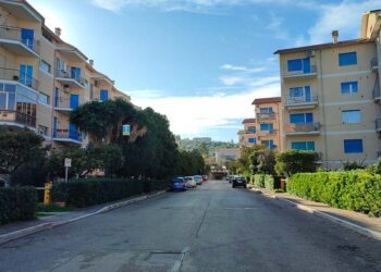 Ladri derubano tre appartamenti a Vasto Marina, poi si calano da un balcone con le lenzuola e fuggono