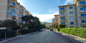 Ladri derubano tre appartamenti a Vasto Marina, poi si calano da un balcone con le lenzuola e fuggono