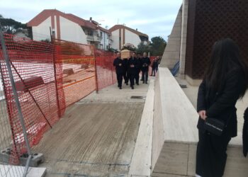 Centinaia di persone per l’ultimo saluto a Eleonora: «Sei stata unica»