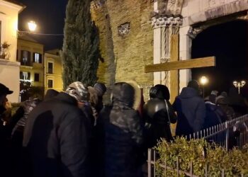 Col passaggio nella Porta Santa di San Pietro a Vasto inizia il Giubileo 2024