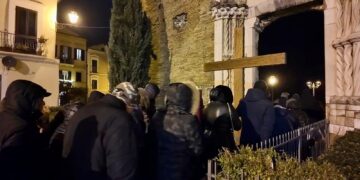 Col passaggio nella Porta Santa di San Pietro a Vasto inizia il Giubileo 2024