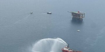 Incendio sulla piattaforma petrolifera “Rospo Mare”: nessun ferito, estrazioni sospese