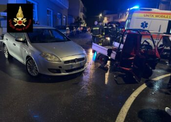 Scontro auto-Ape car, feriti due minorenni