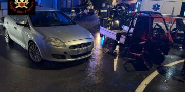 Scontro auto-Ape car, feriti due minorenni