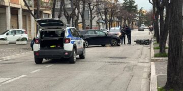Scontro auto-moto all’incrocio corso Mazzini-via Pitagora, persona ferita portata in ospedale