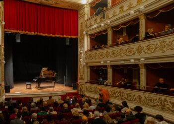 Teatro Rossetti pieno per Yoshikawa. Il 18 Carlotta Proietti nella migliore commedia di Petrolini