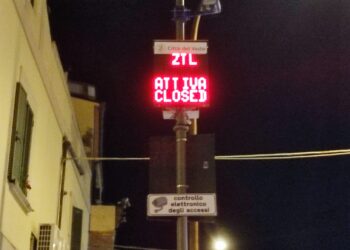 «Ztl, multe più salate se pagate online: perché devo sborsare 11 euro in più?»