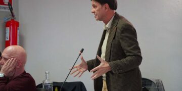 Ufficializzati in consiglio i nuovi gruppi. Argirò: «Da oggi io libero e indipendente»