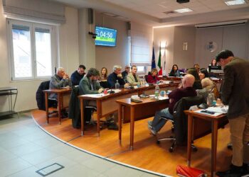 Ufficializzati in consiglio i nuovi gruppi. Argirò: «Da oggi io libero e indipendente»