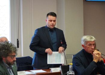 San Salvo, maggioranza “a corrente alternata”: il bilancio passa ma “non piace” a 9 consiglieri su 17