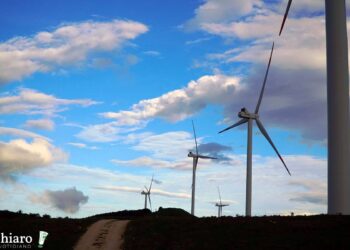 Eolico e fotovoltaico: in Italia presentati circa 6mila progetti. Sindaci: «No alla speculazione»