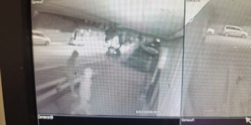 Ore 3,05, furto al Conad: i ladri forzano serranda e porta e arraffano i soldi dalle casse