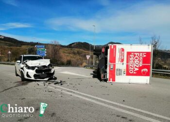 Scontro tra camion e auto sulla “Trignina” a Mafalda, due feriti