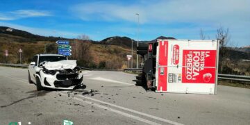 Scontro tra camion e auto sulla “Trignina” a Mafalda, due feriti