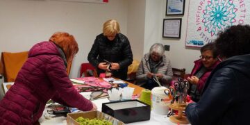 “Uncinettine” al lavoro, obiettivo: 60mila fiorellini per il pannello del Giubileo di Roma
