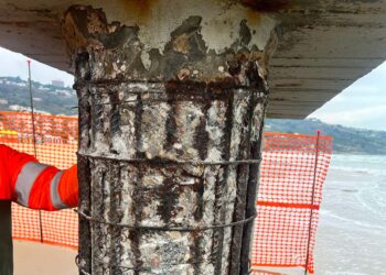 Lavori per risanare i piloni del pontile, «Termineranno prima dell’estate»