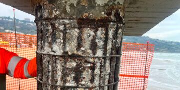 Lavori per risanare i piloni del pontile, «Termineranno prima dell’estate»