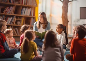 “La notte dei racconti”: libri e letture in nidi e poli 0/6 «per spegnere cellulari e tv»