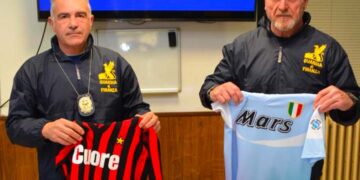 Vendita di maglie “romantiche” delle squadre di Serie A, la guardia di finanza ne sequestra 1.500