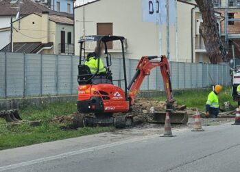 Riparata dopo quattro mesi la perdita d’acqua che allagava la statale 16