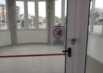 «Fermate bus senza sedile e poco illuminate. Dormitorio al terminal bus»