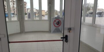 «Fermate bus senza sedile e poco illuminate. Dormitorio al terminal bus»