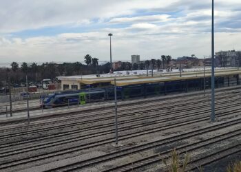 «Andare in treno è sempre più costoso: in pochi anni abbonamenti Vasto-Pescara da 80 a 104 euro»