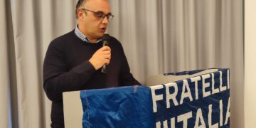 Congresso di FdI, Suriani: «C’è una parte di centrodestra che fa la politica dei due forni»