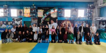 Alunni del Liceo Economico Sociale di Vasto ospiti di Gianni Maddaloni nella casa del judo a Scampia