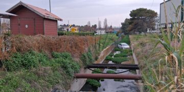 San Salvo Marina, auto finisce nel canale delle acque bianche