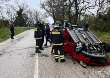 Auto si ribalta sull’Istonia, dinamica da chiarire: ipotesi impatto con un’altra vettura