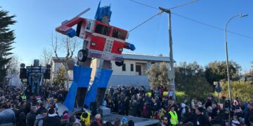 Carri e maschere invadono le strade: pienone a Scerni per il 50° Carnevale