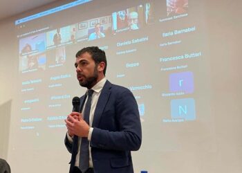 «La giunta regionale ha sfasciato la sanità pubblica e aumenta le tasse, vada a casa»