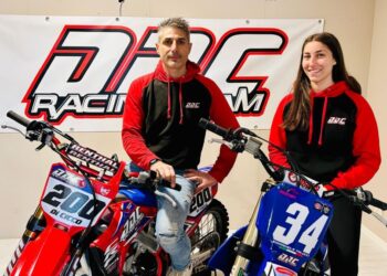 Daniele Di Cicco abbraccia Emanuela Talucci: «DDC, nel motocross pronti per una stagione super»