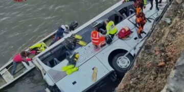 Precipita con l’autobus nel Po durante una manovra, muore titolare ditta di Guglionesi