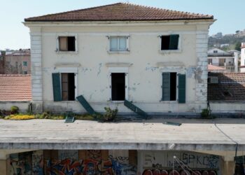 Ex stazione, tra maleducazione e incuria ingresso indegno alla Via Verde