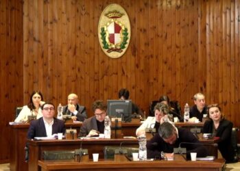 Variante SS16, si naviga a vista: in Consiglio non c’è accordo. Tre ore di dibattito, poi rinvio