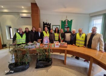 Lions club Vasto Host dona alberi e materiale scolastico al Comune di Monteodorisio