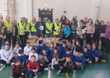 Alberi per la pineta e materiale scolastico, l’iniziativa del Lions Club Host Vasto a Liscia