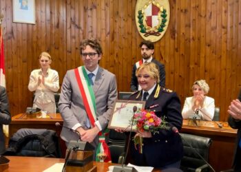 Polizia, D’Agostino va in pensione: «Ho amato questo lavoro». Omaggiata in municipio