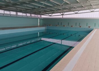 Piscina chiusa dal 2021 a Gissi, l’opposizione attacca. Il sindaco: «Polemiche sterili»