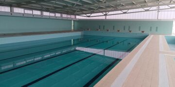 Piscina chiusa dal 2021 a Gissi, l’opposizione attacca. Il sindaco: «Polemiche sterili»