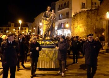 Giubileo, la statua di San Giuseppe in processione dopo 25 anni
