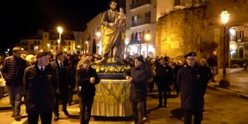 Giubileo, la statua di San Giuseppe in processione dopo 25 anni