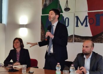 Speranza: «Il governo sta smantellando la sanità»