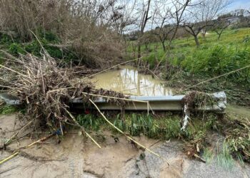 Via San Biagio, il torrente esonda: ogni pioggia un pezzo di terreno frana attorno alle case