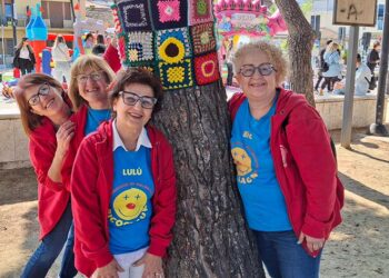 “Alberi colorati” al Parco “Suriani” con lo Yarn Bombing della Ricoclaun