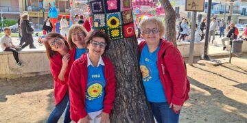 “Alberi colorati” al Parco “Suriani” con lo Yarn Bombing della Ricoclaun