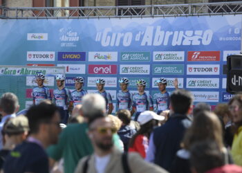 Il Giro d’Abruzzo parte da Scerni: la presentazione a Ortona con l’ “abbraccio” all’Amerigo Vespucci